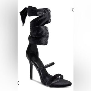 Aminah high-end Elegant Black Velvet High Heel Shoe size 8.5